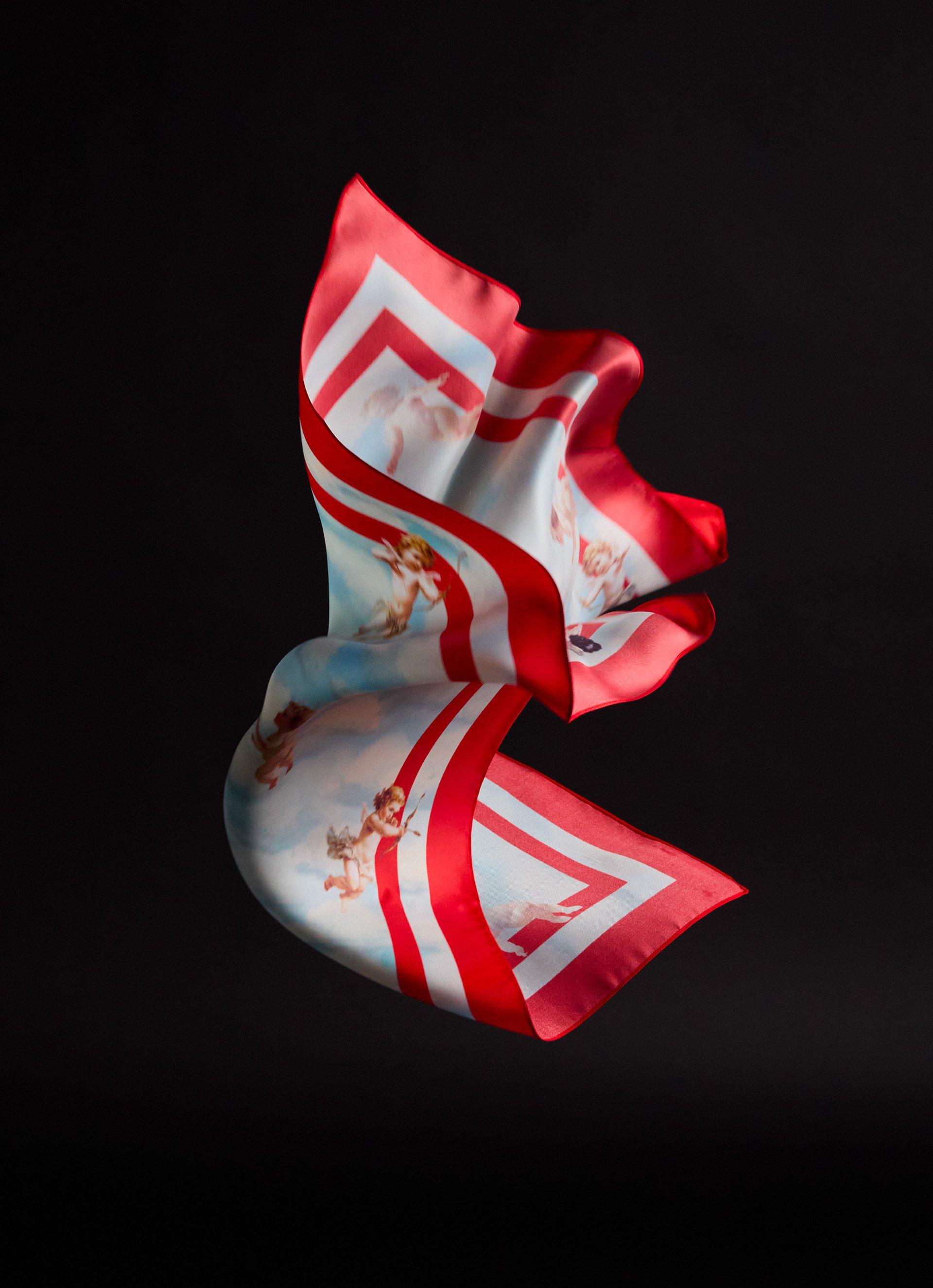 The picture features the Beatitudo Print Scarf in Blue.